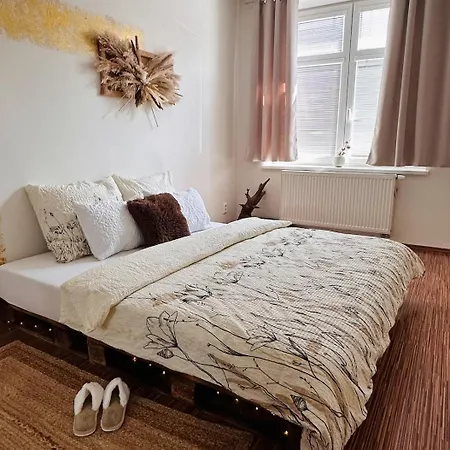 S Terasou Jako Doma I Mimo Domov * تشيسكي بوديوفيتسه