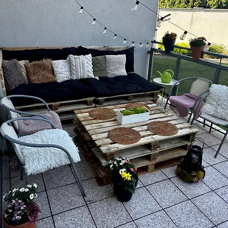 Apartment S Terasou Jako Doma I Mimo Domov