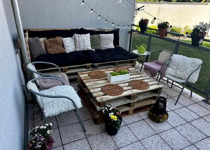 Apartamento S Terasou Jako Doma I Mimo Domov